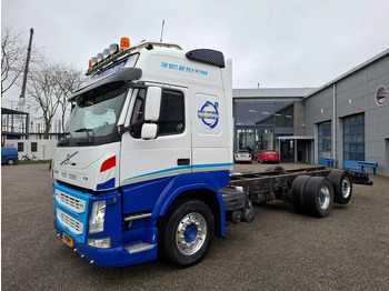 Cab chassis truck VOLVO FM11