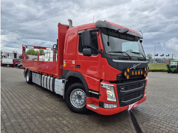 Dropside/ Flatbed truck, Crane truck Volvo FM 330 Webasto / HDS Hiab / 1 Owner: picture 2