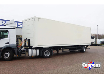 Closed box semi-trailer