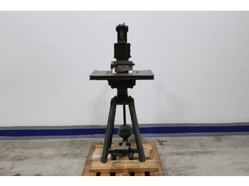 Paper cutting machine