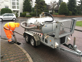 Vacuum truck
