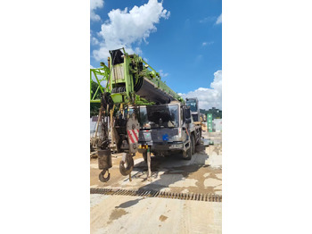 Mobile crane ZOOMLION