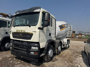 Tank truck SINOTRUK HOWO