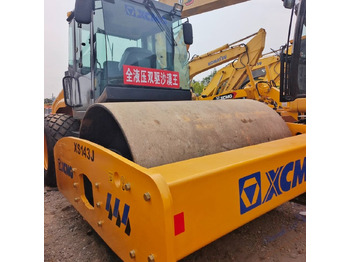 Compactor XCMG XS 143 J: picture 4 Compactor XCMG XS 143 J: picture 4