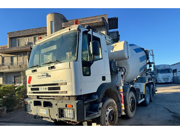 Concrete pump truck IVECO Trakker