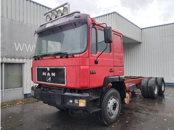 Cab chassis truck MAN 26.422