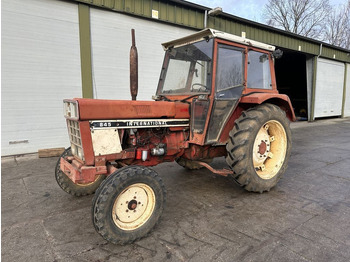 Farm tractor INTERNATIONAL