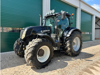 Farm tractor NEW HOLLAND T7