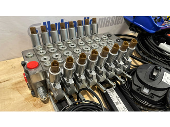 New Forestry trailer Set Scanreco RC400 with  Walvoil DPX100 Fassi, Effer, Atlas, Manitou: picture 2