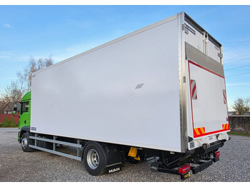 Refrigerator truck MAN TGM 18.320 / 18.290 / 15.290 / IZOTERMA / WINDA / 19PALET / E6 / 08.2018 / LIFT / SPROWADZONY / AUTOMAT / SYPIALKA / PIERWSZY WŁAŚCICIEL / BOCZNE DRZWI / STAN BARDZO DOBRY: picture 5 Refrigerator truck MAN TGM 18.320 / 18.290 / 15.290 / IZOTERMA / WINDA / 19PALET / E6 / 08.2018 / LIFT / SPROWADZONY / AUTOMAT / SYPIALKA / PIERWSZY WŁAŚCICIEL / BOCZNE DRZWI / STAN BARDZO DOBRY: picture 5