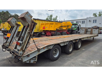Low loader semi-trailer
