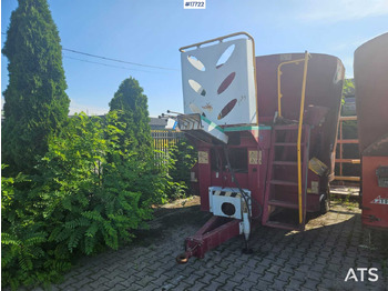 Forage mixer wagon