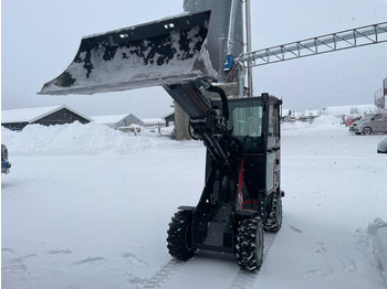 Compact loader Norcar a6020 + redskaper/ attachments: picture 2
