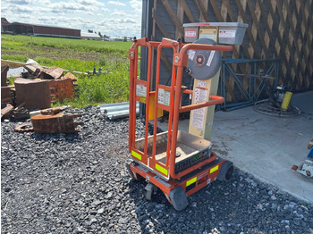 Vertical mast lift JLG