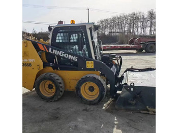 Skid steer loader