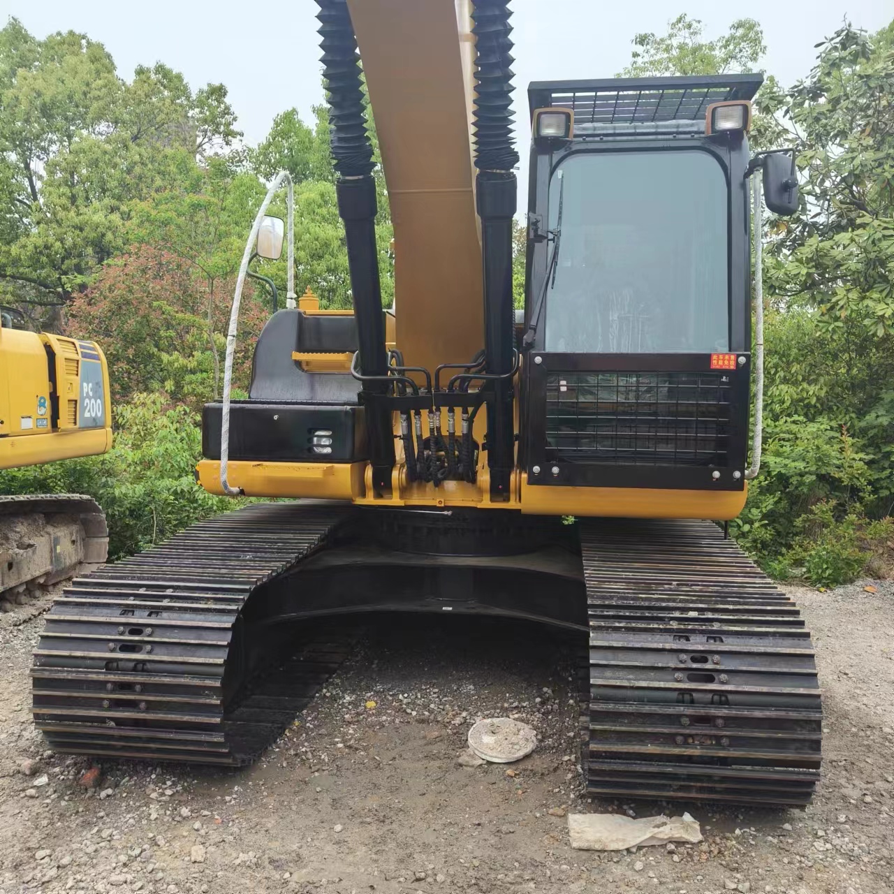 Crawler excavator CATERPILLAR 320D2: picture 3