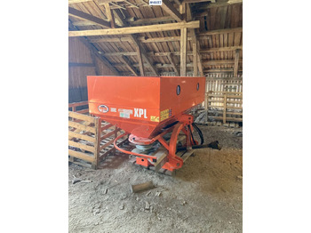 Fertilizer spreader