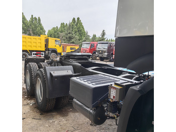 Tractor unit for transportation of food Howo tractor: picture 4