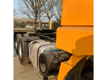 Tractor unit SHACMAN: picture 2