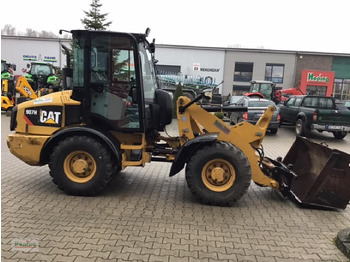 Wheel loader Caterpillar 907 H: picture 4