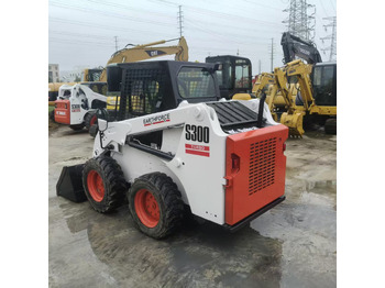 Skid steer loader Bobcat S300: picture 2