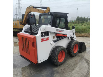 Skid steer loader Bobcat S300: picture 4