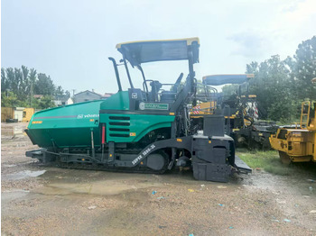 Asphalt paver VÖGELE