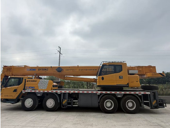 Crane truck