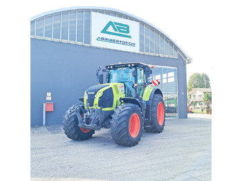 Farm tractor CLAAS Axion 810