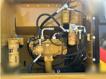 Crawler excavator CATERPILLAR 323D: picture 5