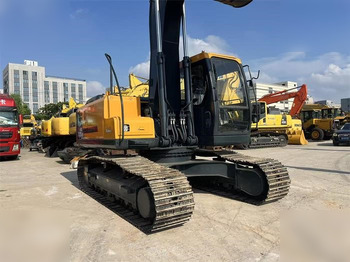 Crawler excavator HYUNDAI HX220HD: picture 3
