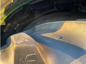 Farm tractor JOHN DEERE 6210 R: picture 5