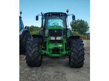 Farm tractor JOHN DEERE 6920 S: picture 2