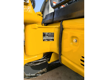 Mini excavator KOMATSU 20MR: picture 2