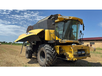 Combine harvester NEW HOLLAND CR900