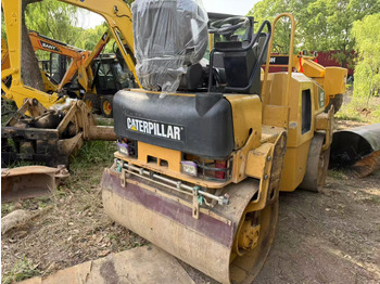 Road roller CATERPILLAR CB24B: picture 4