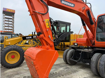 Wheel excavator DOOSAN DH150W-7: picture 2