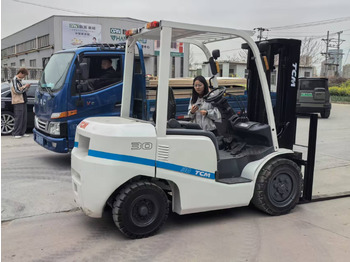 Diesel forklift TCM