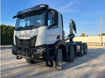 Hook lift truck IVECO Trakker