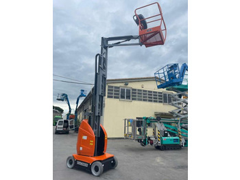 Vertical mast lift JLG