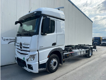 Container transporter/ Swap body truck MERCEDES-BENZ Actros 1945
