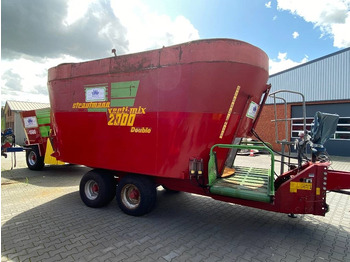 Forage mixer wagon STRAUTMANN