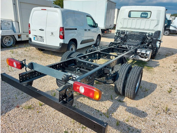 New Cab chassis truck Mitsubishi Canter Fuso Fahrgestell mit wählbar Aufbau: picture 3