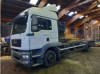 Container transporter/ Swap body truck MAN TGM 15.290