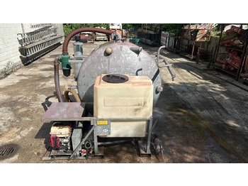 Vacuum truck