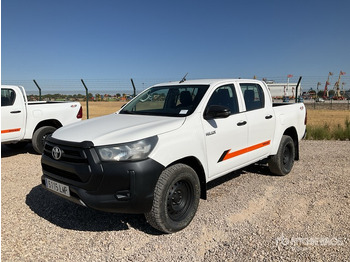 Pickup truck TOYOTA Hilux