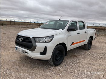 Pickup truck TOYOTA Hilux