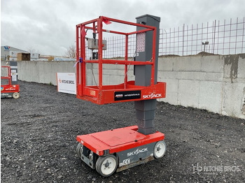Vertical mast lift SKYJACK