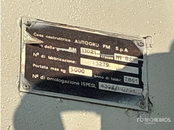 Dropside/ Flatbed truck, Crane truck Iveco 110-17 Flatbed Truck with Crane: picture 5 Dropside/ Flatbed truck, Crane truck Iveco 110-17 Flatbed Truck with Crane: picture 5