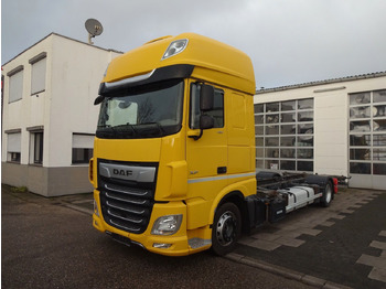 Container transporter/ Swap body truck DAF XF 480